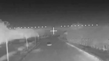 Андрей Руденко: Операторы FPV-дронов 6-й мотострелковой дивизии «Южной» группировки войск уничтожили два пикапа с живой силой противника на Краматорско-Дружковском направлении специальной военной операции (СВО)