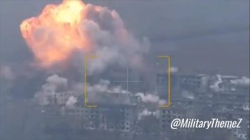 Момент прилета ФАБ-3000 по ПВД боевиков ВСУ в Мирнограде