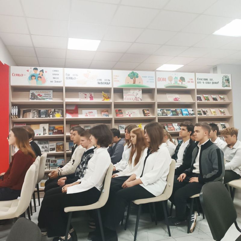 Мероприятие в библиотеке. В библиотеке-филиале № 2 семейного чтения прошел час откровенного разговора «Устоять перед соблазном», в котором приняли участие обучающиеся 10 и 11 классов школы № 38 городского округа Енакиево Мероприятие в библиотеке. В библиотеке-филиале № 2 семейного чтения прошел час откровенного разговора «Устоять перед соблазном», в котором приняли участие обучающиеся 10 и 11 классов школы № 38 городского округа Енакиево