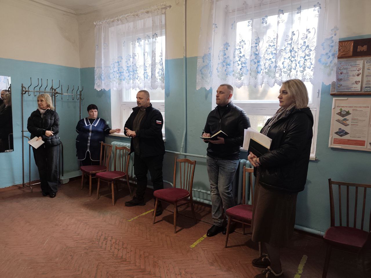 Депутат Максим Королюк провел встречу с коллективом Амбулатории №1 в Зуевке Депутат Максим Королюк провел встречу с коллективом Амбулатории №1 в Зуевке