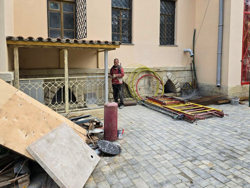 В Феодосии продолжается реставрация одного из объектов культурного наследия XIX века — дачи Стамболи, строительная готовность объекта — 78% В Феодосии продолжается реставрация одного из объектов культурного наследия XIX века — дачи Стамболи, строительная готовность объекта — 78%