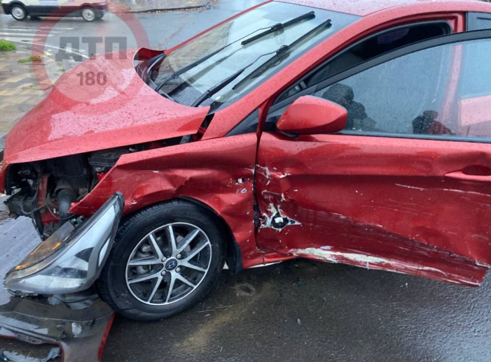 ДТП произошло на пересечении пр. Победы и ул. 50 лет Октября в Мариуполе ДТП произошло на пересечении пр. Победы и ул. 50 лет Октября в Мариуполе