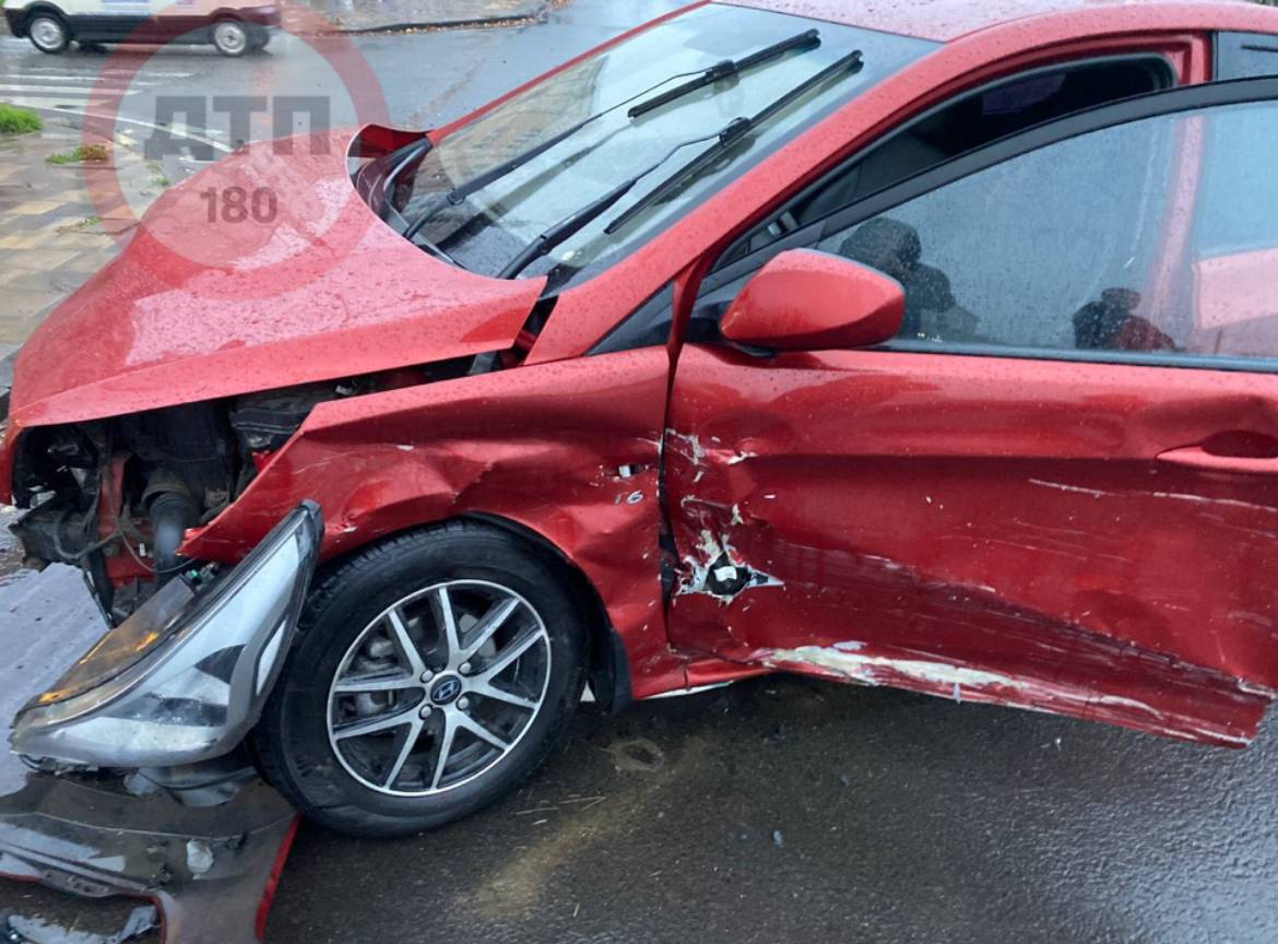 ДТП произошло на пересечении пр. Победы и ул. 50 лет Октября в Мариуполе ДТП произошло на пересечении пр. Победы и ул. 50 лет Октября в Мариуполе