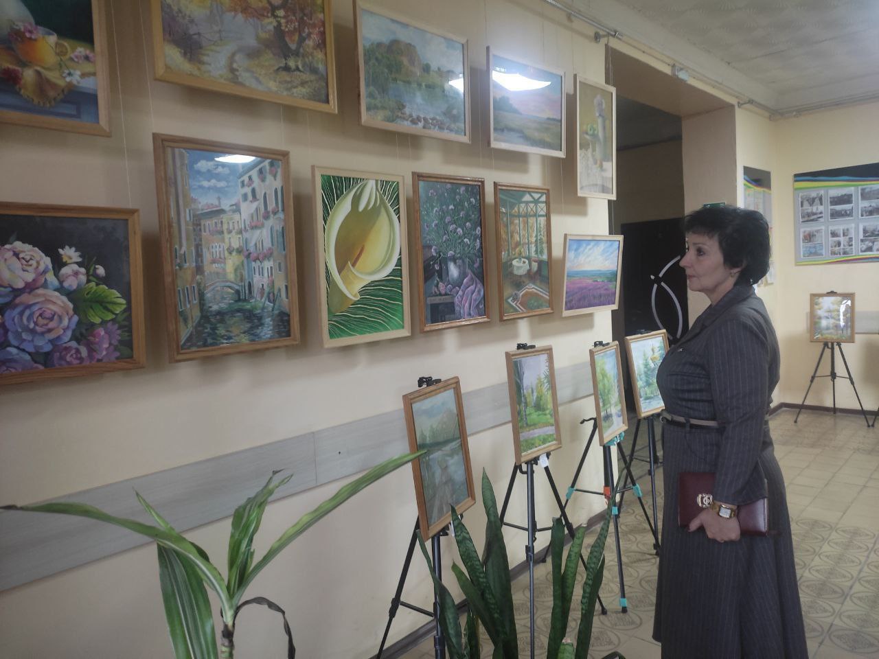 Валентина Харлашка: 12 ноября провела встречу c трудовым коллективом Муниципального бюджетного учреждения «Художественная школа г. Макеевки»