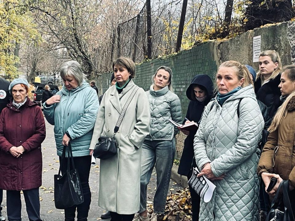 Анна Кондрыкинская: В Ворошиловском районе Донецка вместе с партийцами организовали встречу с гражданами Анна Кондрыкинская: В Ворошиловском районе Донецка вместе с партийцами организовали встречу с гражданами
