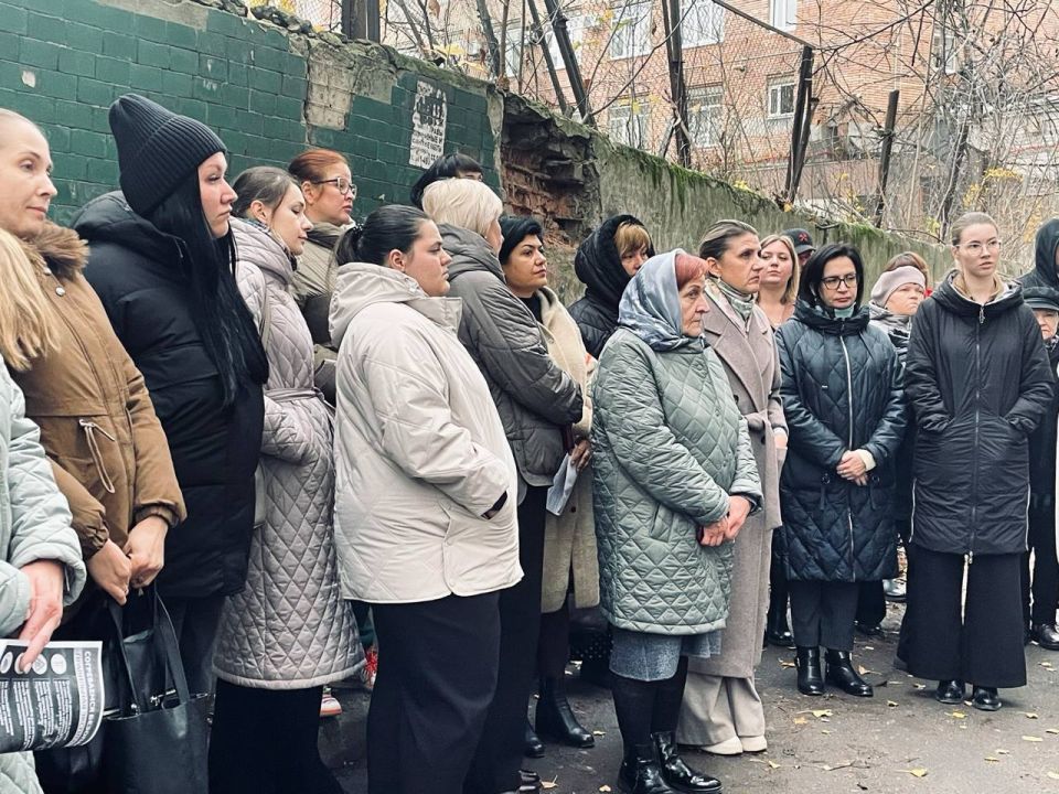 Анна Кондрыкинская: В Ворошиловском районе Донецка вместе с партийцами организовали встречу с гражданами Анна Кондрыкинская: В Ворошиловском районе Донецка вместе с партийцами организовали встречу с гражданами