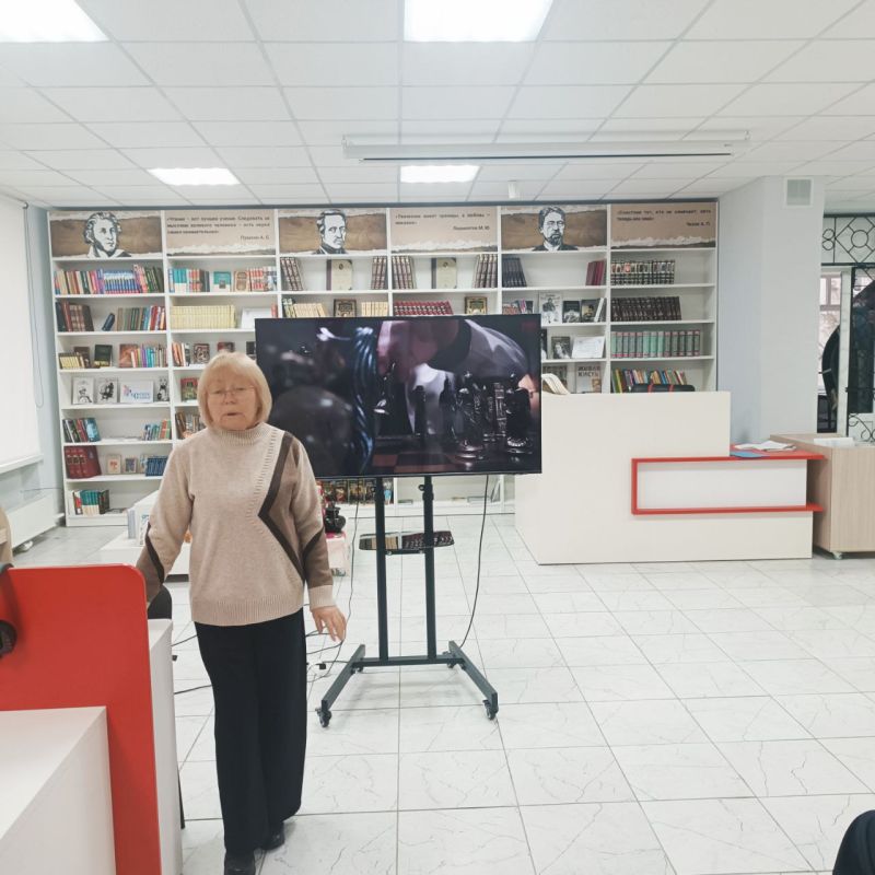 Мероприятие в библиотеке. В библиотеке-филиале № 2 семейного чтения прошел час откровенного разговора «Устоять перед соблазном», в котором приняли участие обучающиеся 10 и 11 классов школы № 38 городского округа Енакиево Мероприятие в библиотеке. В библиотеке-филиале № 2 семейного чтения прошел час откровенного разговора «Устоять перед соблазном», в котором приняли участие обучающиеся 10 и 11 классов школы № 38 городского округа Енакиево