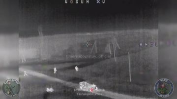 Уничтожение французской САУ "Цезарь" северо-западнее Красноармейска (Покровска) испарение пикапа с БК недалеко от САУ