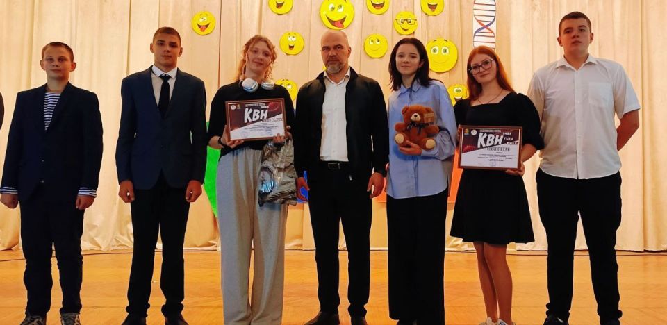Вчера команда «ДЕСЯТОЧКА» обучающихся ГБОУ «Мироновская школа №10» приняла участие в фестивале-конкурсе КВН «Смеховой бунт: гены смеха» Вчера команда «ДЕСЯТОЧКА» обучающихся ГБОУ «Мироновская школа №10» приняла участие в фестивале-конкурсе КВН «Смеховой бунт: гены смеха»