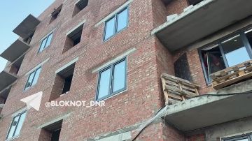 В Авдеевке продолжают восстанавливать разрушенные дома от ракет ВСУ