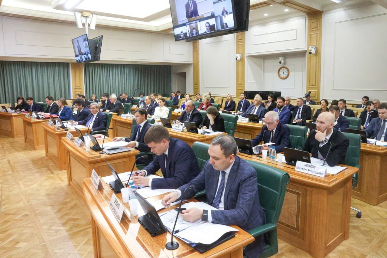 Александр Волошин: #работа_в_СФ. В Совете Федерации прошло заседание Совета по вопросам жилищного строительства и содействия развитию жилищно-коммунального комплекса Александр Волошин: #работа_в_СФ. В Совете Федерации прошло заседание Совета по вопросам жилищного строительства и содействия развитию жилищно-коммунального комплекса