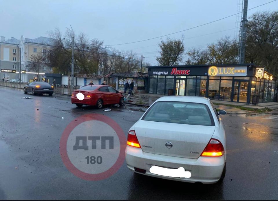 ДТП произошло на пересечении пр. Победы и ул. 50 лет Октября в Мариуполе