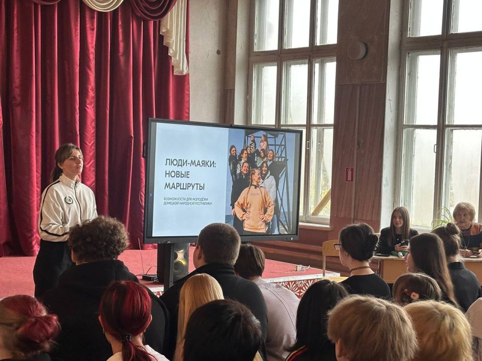 С целью реализации партийного проекта «Новая Школа», 11 ноября в Макеевке состоялись встречи с учащимися СШ № 4, СШ № 7, СШ № 47 С целью реализации партийного проекта «Новая Школа», 11 ноября в Макеевке состоялись встречи с учащимися СШ № 4, СШ № 7, СШ № 47