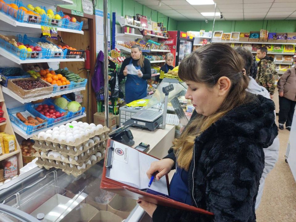 В городе Моспино прошел плановый рейд Народного контроля с целью улучшения качества обслуживания населения и выявления нарушений при формировании цен на продукцию В городе Моспино прошел плановый рейд Народного контроля с целью улучшения качества обслуживания населения и выявления нарушений при формировании цен на продукцию