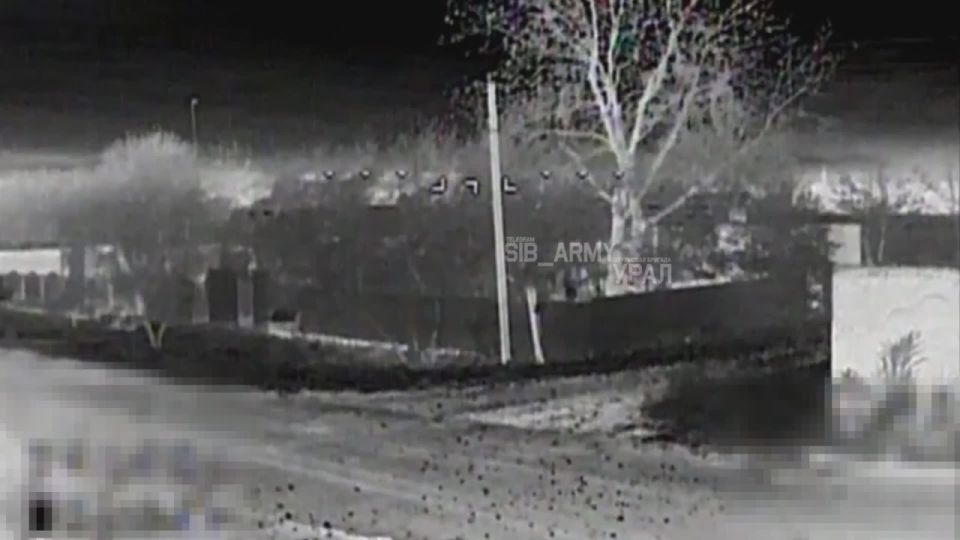 Расчёт БПЛА бригады Урал уничтожает бронеавтомобиль MaxxPro 59 ошбр СБС, а также пехоту и блиндажи противника на Покровском направлении