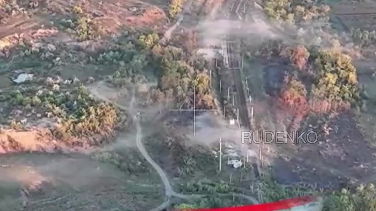 Андрей Руденко: Операторы БпЛА «Южной» группировки войск уничтожили 2 пикапа ВСУ с личным составом на Северском и Константиновском направлениях, поддерживая наступление