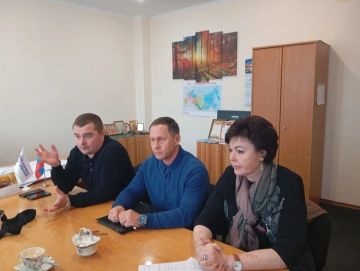 Александр Пеняев: Сегодня провел рабочую встречу с участием и.о. генерального директора ЕДИНЫЙ РЕГИОНАЛЬНЫЙ ФОНД ПО УПРАВЛЕНИЮ МНОГОКВАРТИРНЫМИ ДОМАМИ НА ТЕРРИТОРИИ ДОНЕЦКОЙ НАРОДНОЙ РЕСПУБЛИКИ Смирнова Е.М., директора ГУП...