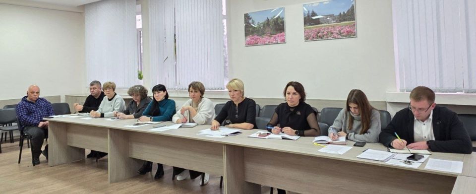 Татьяна Копылова: Сегодня, 12 ноября, провела аппаратное совещание Управы Ворошиловского внутригородского района Администрации городского округа Донецк обсуждались вопросы жизнедеятельности района, а именно: Татьяна Копылова: Сегодня, 12 ноября, провела аппаратное совещание Управы Ворошиловского внутригородского района Администрации городского округа Донецк обсуждались вопросы жизнедеятельности района, а именно: