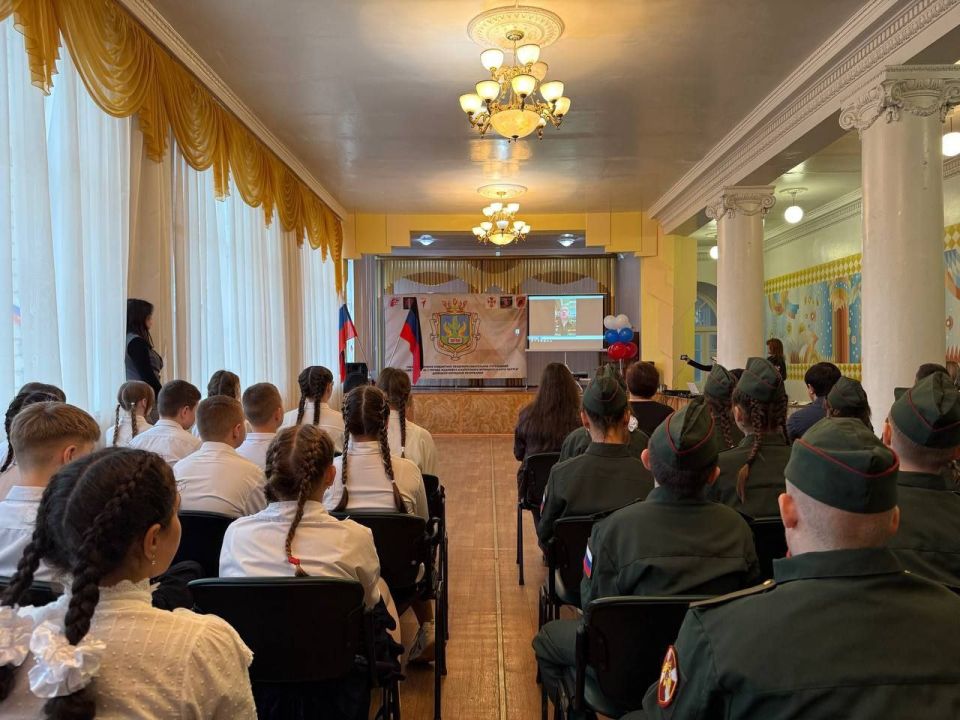 В школе Ждановки открылся третий гвардейский класс В школе Ждановки открылся третий гвардейский класс