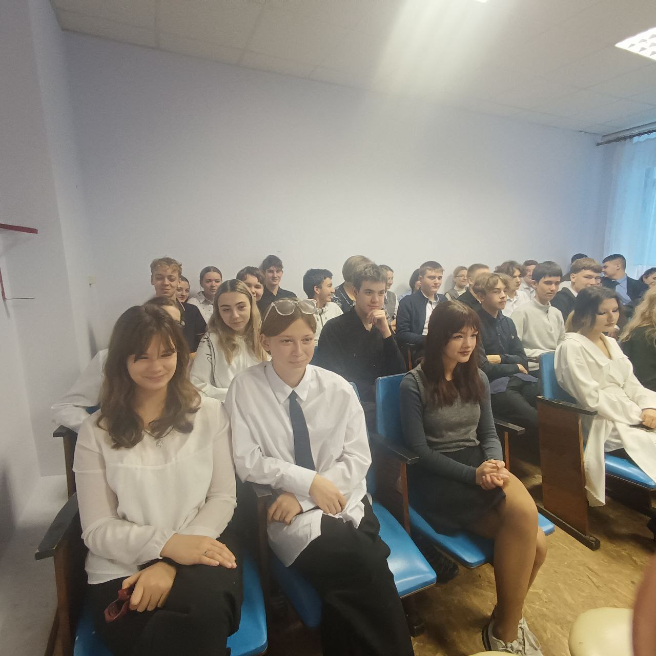 Сегодня, 12.11.2025 г.,в ГБОУ "Школа № 3 г.о.Дебальцево" прошла важная и познавательная встреча обучающихся старших классов с Другошовой Л.В., помощником прокурора города Дебальцево.Мероприятие было направлено на правовое... Сегодня, 12.11.2025 г.,в ГБОУ "Школа № 3 г.о.Дебальцево" прошла важная и познавательная встреча обучающихся старших классов с Другошовой Л.В., помощником прокурора города Дебальцево.Мероприятие было направлено на правовое...