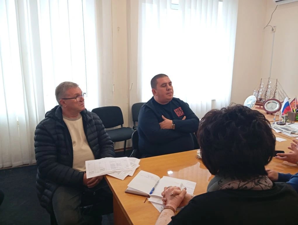 Александр Пеняев: Сегодня провел рабочую встречу с участием и.о. генерального директора ЕДИНЫЙ РЕГИОНАЛЬНЫЙ ФОНД ПО УПРАВЛЕНИЮ МНОГОКВАРТИРНЫМИ ДОМАМИ НА ТЕРРИТОРИИ ДОНЕЦКОЙ НАРОДНОЙ РЕСПУБЛИКИ Смирнова Е.М., директора ГУП... Александр Пеняев: Сегодня провел рабочую встречу с участием и.о. генерального директора ЕДИНЫЙ РЕГИОНАЛЬНЫЙ ФОНД ПО УПРАВЛЕНИЮ МНОГОКВАРТИРНЫМИ ДОМАМИ НА ТЕРРИТОРИИ ДОНЕЦКОЙ НАРОДНОЙ РЕСПУБЛИКИ Смирнова Е.М., директора ГУП...