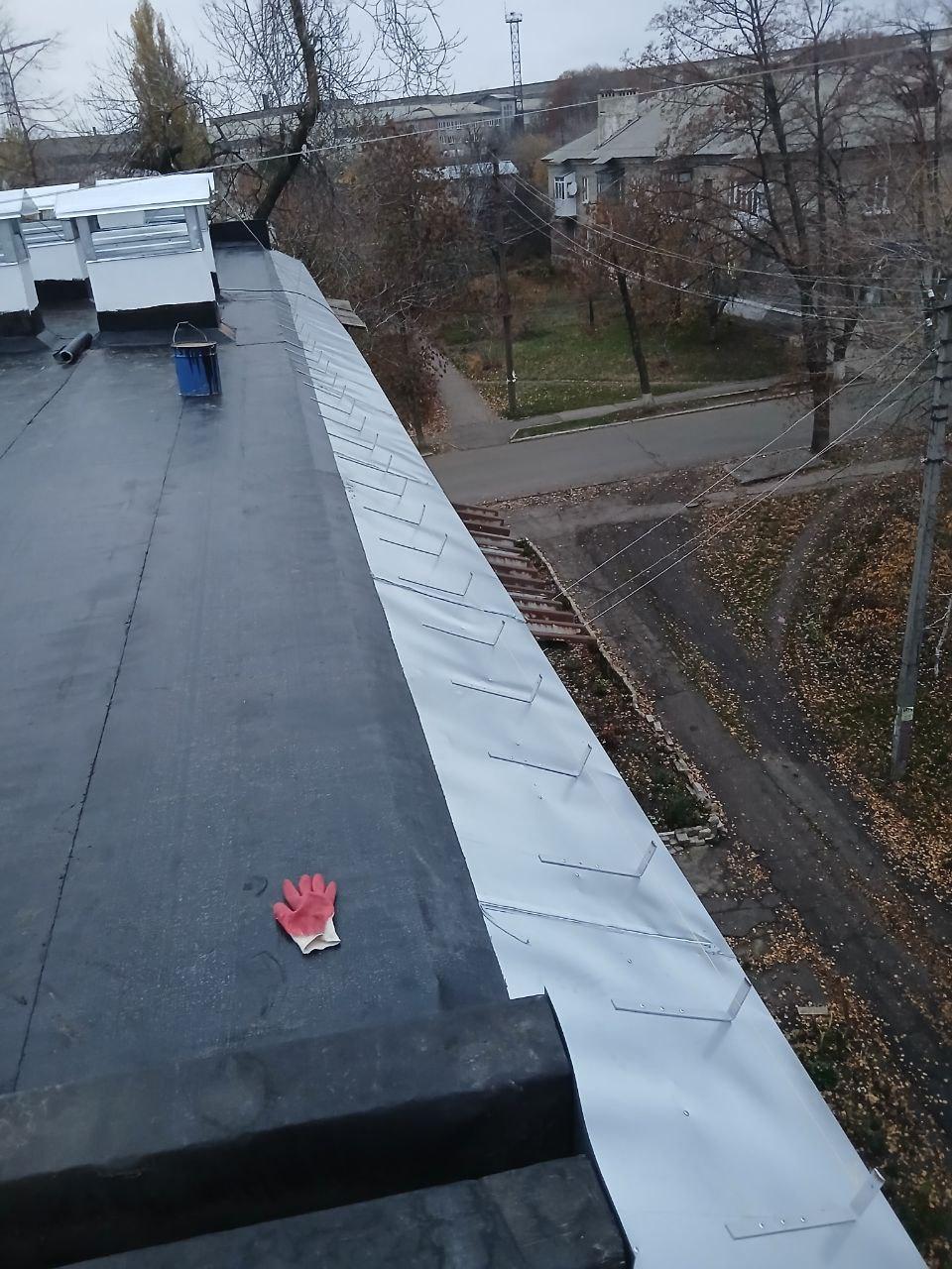 Подрядчики Нижегородской области продолжают ремонт кровель жилых домов в Харцызске Подрядчики Нижегородской области продолжают ремонт кровель жилых домов в Харцызске