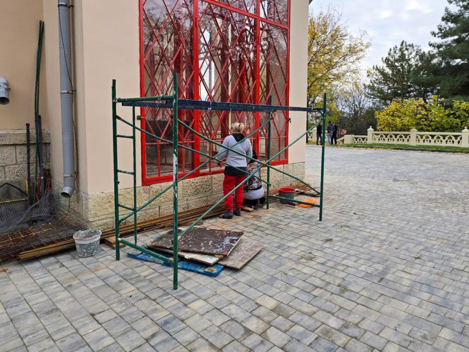 В Феодосии продолжается реставрация одного из объектов культурного наследия XIX века — дачи Стамболи, строительная готовность объекта — 78% В Феодосии продолжается реставрация одного из объектов культурного наследия XIX века — дачи Стамболи, строительная готовность объекта — 78%