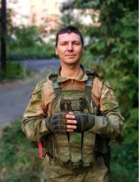 Поэт в окопе - больше чем поэт: Место ли сегодня хорошим писателям на фронте или их лучше поберечь в тылу?