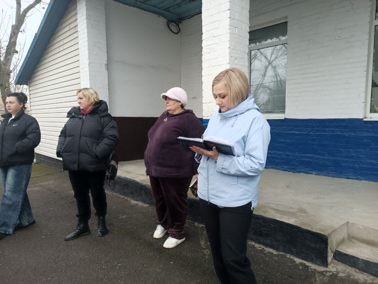 Сегодня заместитель главы Администрации Володарского муниципального округа Полтарак В.В. провела встречу с жителями с. Новокрасновка