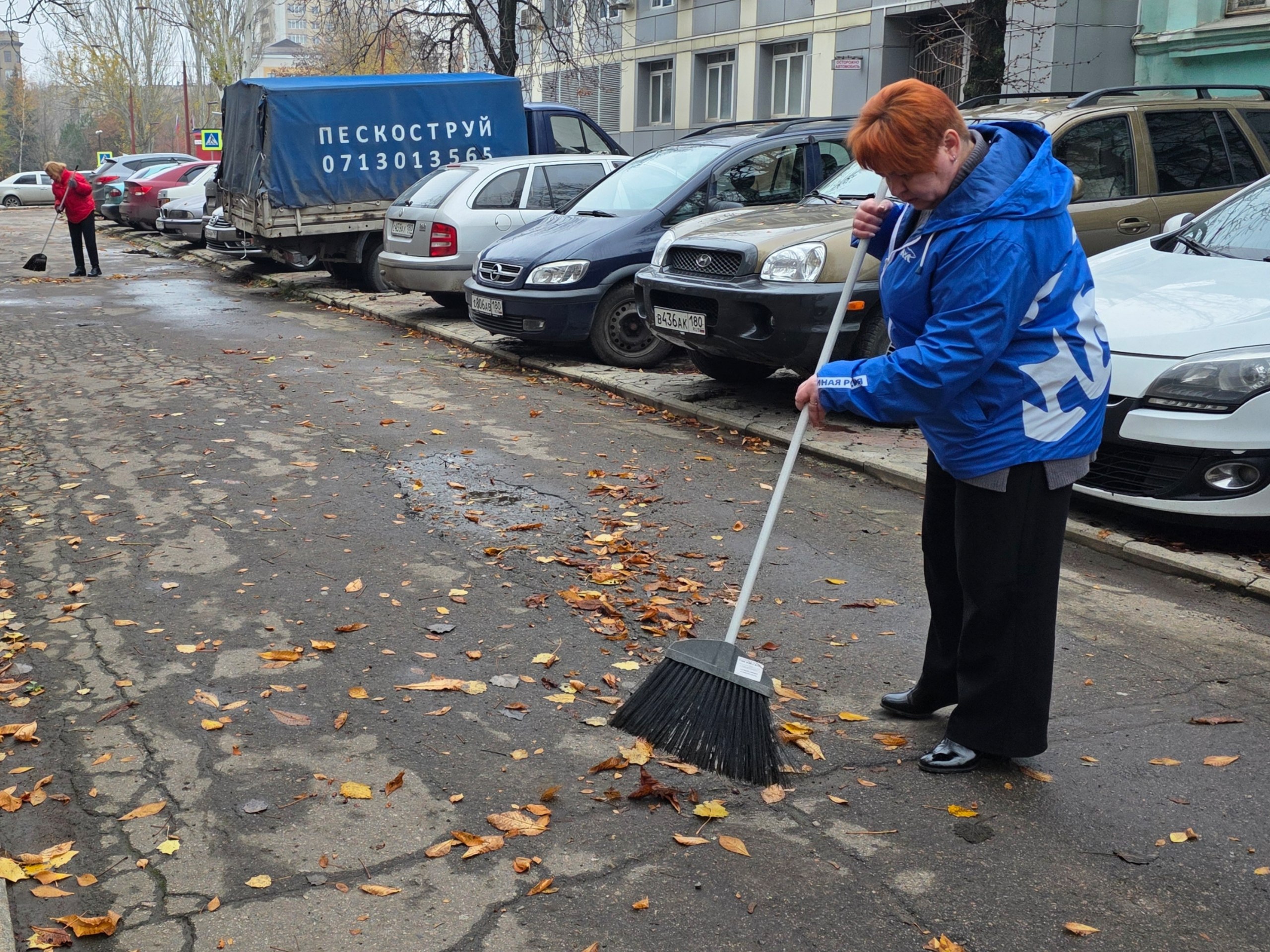 Сегодня в рамках партийного проекта Единой России «Городская среда» в Ворошиловском районе прошла экологическая акция «Чистый четверг» Сегодня в рамках партийного проекта Единой России «Городская среда» в Ворошиловском районе прошла экологическая акция «Чистый четверг»