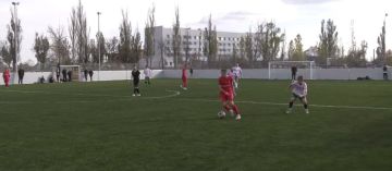 В ходе прямого эфира Глава ДНР Денис Пушилин сообщил, что в Донецкой Народной Республике продолжат расширять сеть спортивных объектов, уделяя особое внимание восстановлению и строительству физкультурно-оздоровительных...