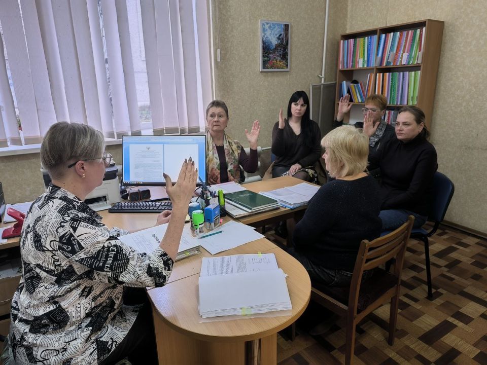 К международному дню толерантности библиотекарь библиотеки-филиала №1 для учащихся 5 класса ГБОУ "Школа №4 г. о. Дебальцево" провела, этнографический час «Народов много, страна одна» К международному дню толерантности библиотекарь библиотеки-филиала №1 для учащихся 5 класса ГБОУ "Школа №4 г. о. Дебальцево" провела, этнографический час «Народов много, страна одна»