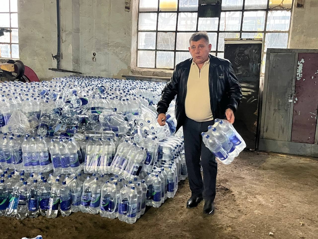 Роман Конев: 12 ноября 2025 года депутат Горловского городского совета от фракции «Единая Россия» Сергей Третьяков организовал доставку воды населению Роман Конев: 12 ноября 2025 года депутат Горловского городского совета от фракции «Единая Россия» Сергей Третьяков организовал доставку воды населению