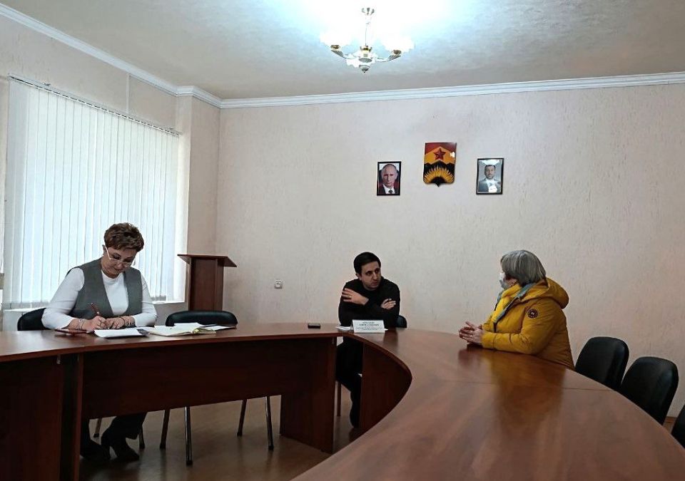 Наири Крмаджян обсудил вопросы жилищно-коммунальной сферы со ждановцами Наири Крмаджян обсудил вопросы жилищно-коммунальной сферы со ждановцами