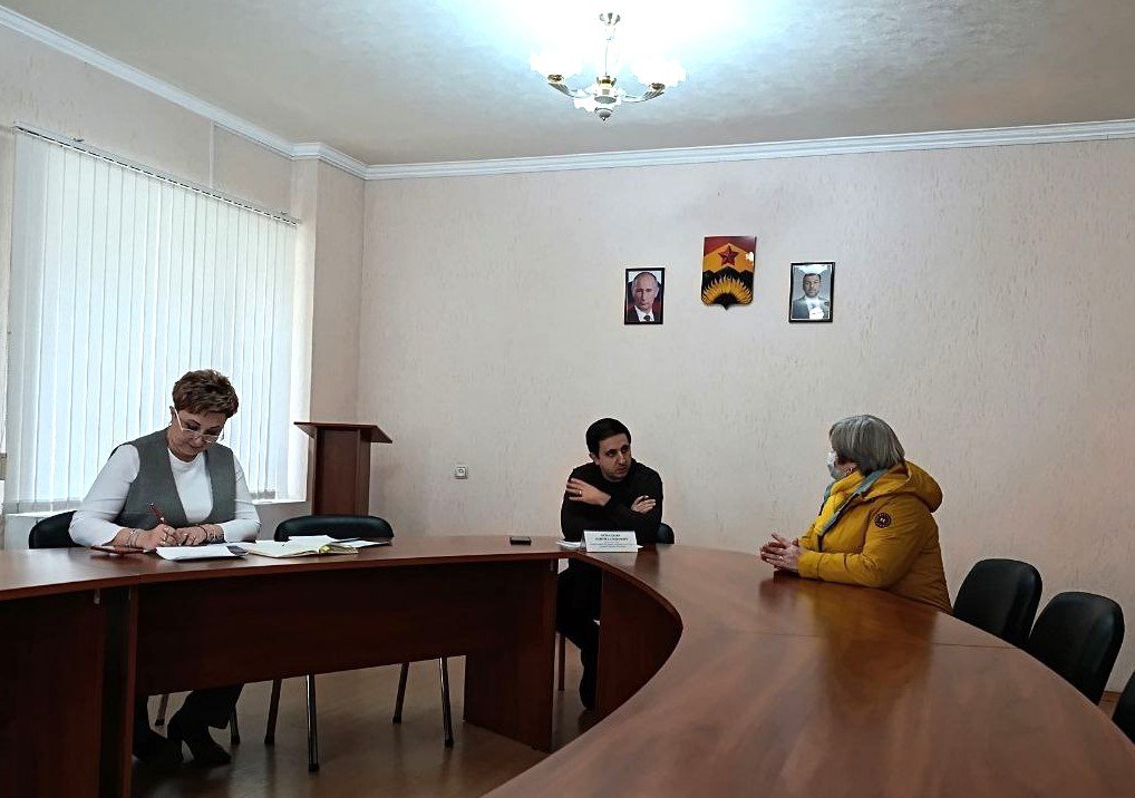 Наири Крмаджян обсудил вопросы жилищно-коммунальной сферы со ждановцами Наири Крмаджян обсудил вопросы жилищно-коммунальной сферы со ждановцами