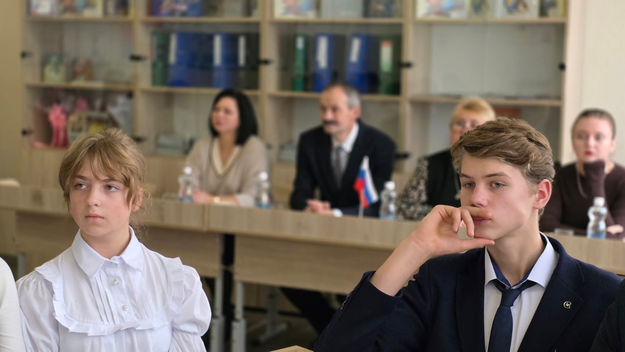 Заседание школьного дискуссионного клуба Заседание школьного дискуссионного клуба