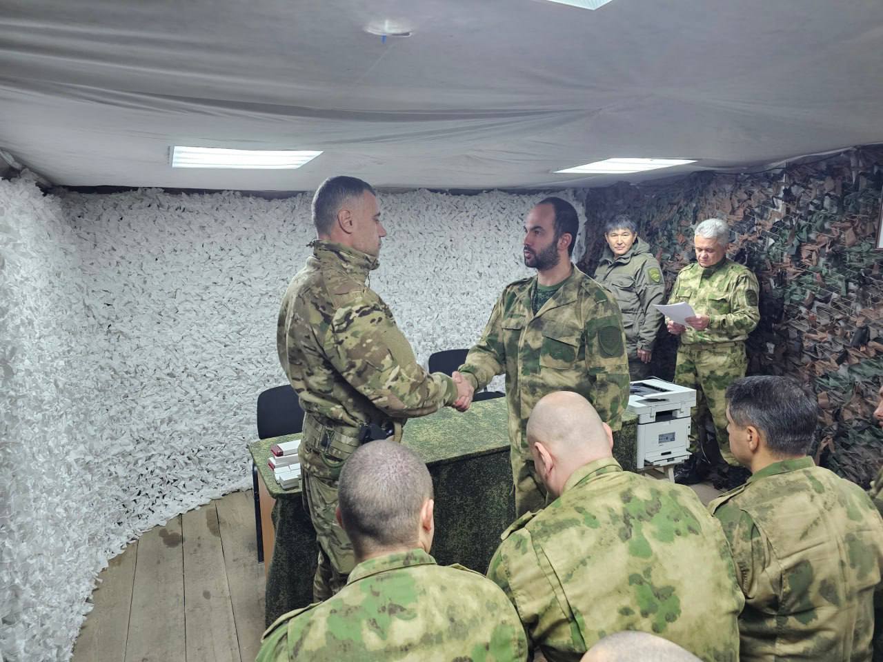 В ДНР наградили полицейских, работающих на освобожденных территориях В ДНР наградили полицейских, работающих на освобожденных территориях