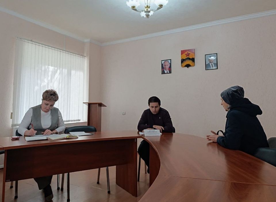 Наири Крмаджян обсудил вопросы жилищно-коммунальной сферы со ждановцами Наири Крмаджян обсудил вопросы жилищно-коммунальной сферы со ждановцами