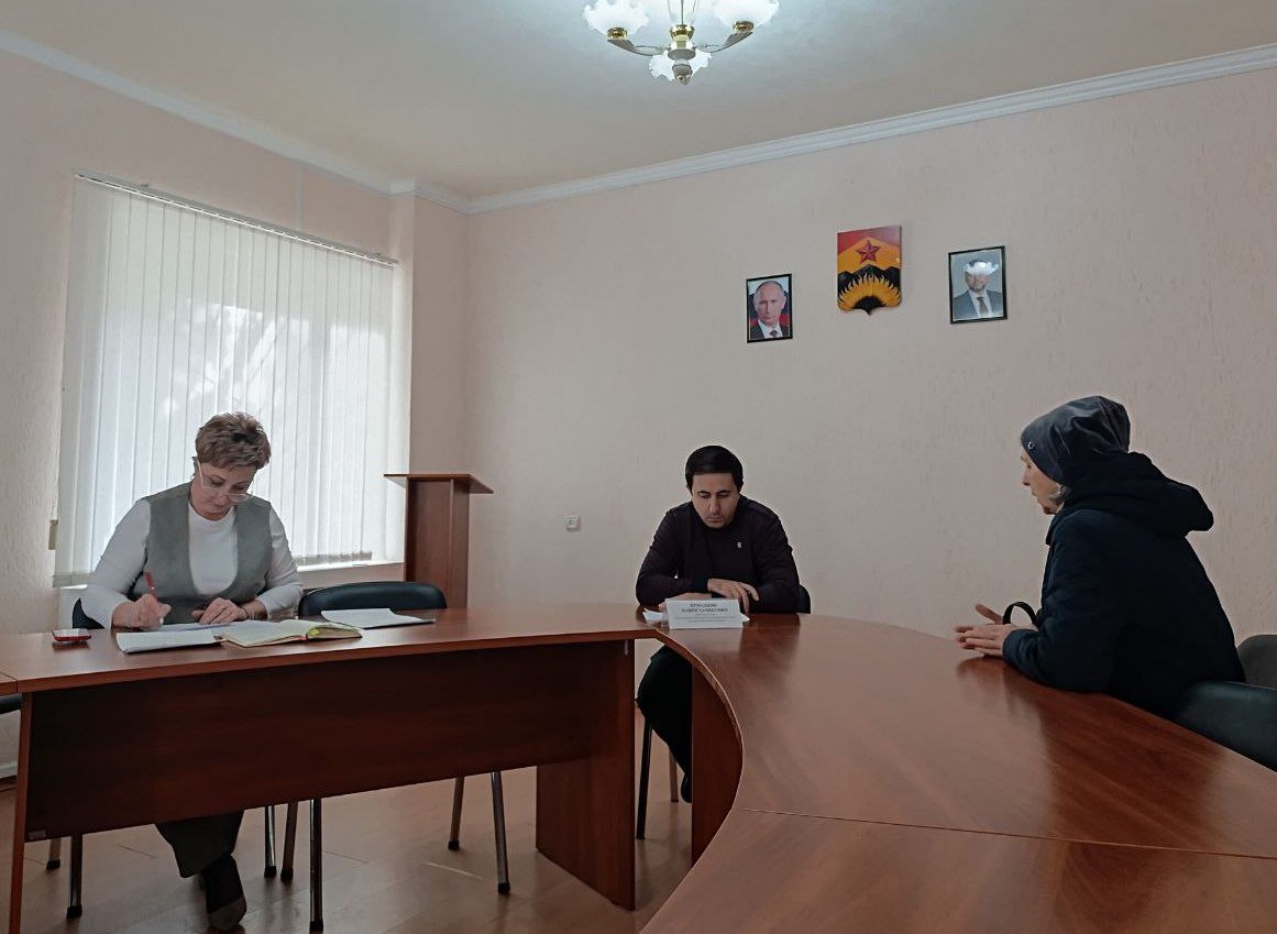 Наири Крмаджян обсудил вопросы жилищно-коммунальной сферы со ждановцами Наири Крмаджян обсудил вопросы жилищно-коммунальной сферы со ждановцами