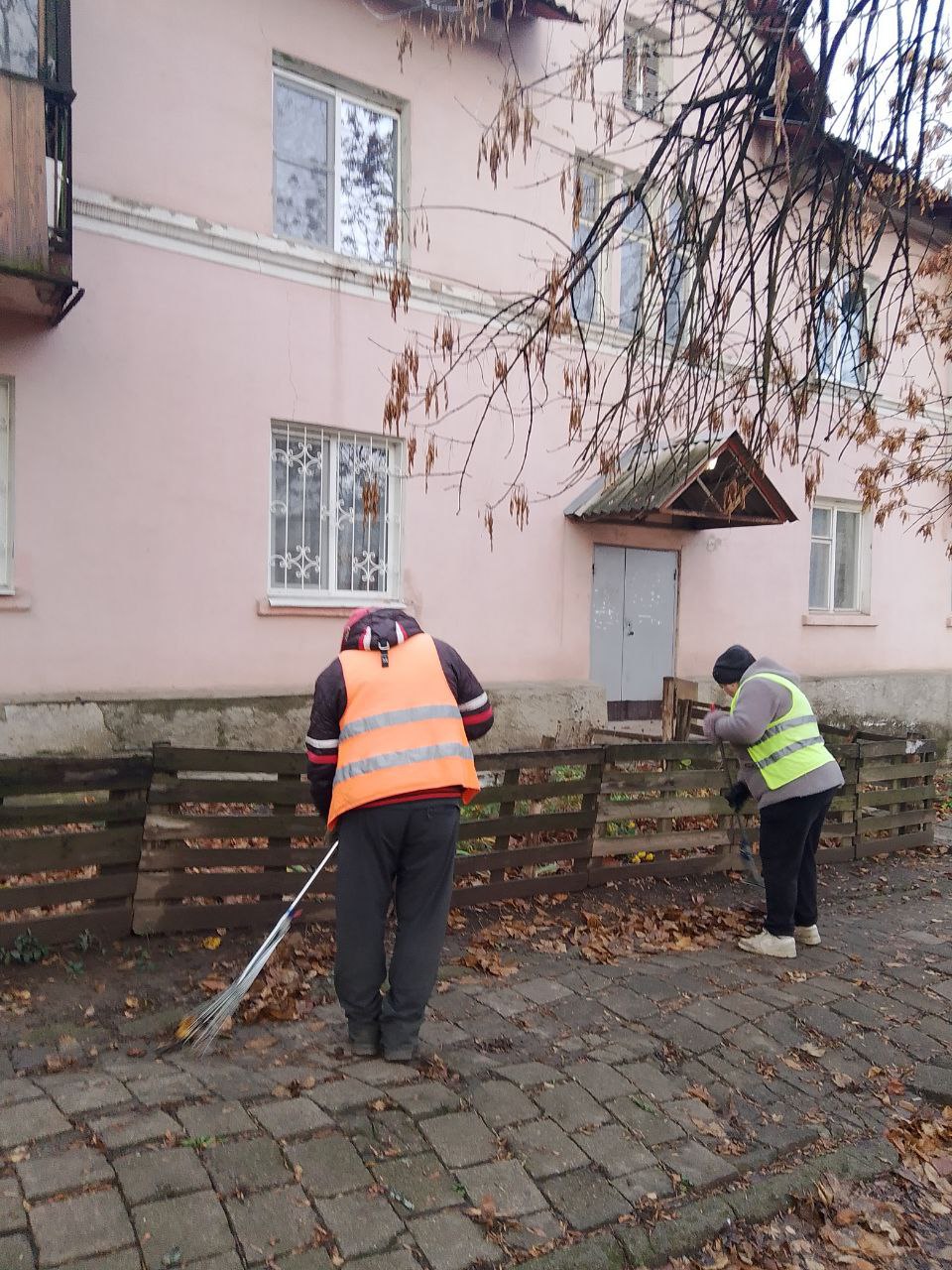 Сегодня, 13 ноября 2025 года, в рамках проекта «Городская среда», реализуемого Единой Россией , работники предприятий Кировского района приняли участие в традиционной экологической акции «Чистый четверг» Сегодня, 13 ноября 2025 года, в рамках проекта «Городская среда», реализуемого Единой Россией , работники предприятий Кировского района приняли участие в традиционной экологической акции «Чистый четверг»