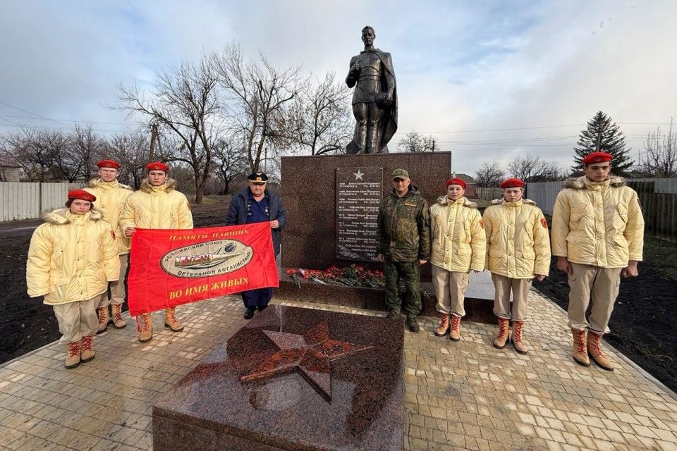 В Шахтерске открыли после реконструкции братскую могилу Советских воинов на улице Гастелло В Шахтерске открыли после реконструкции братскую могилу Советских воинов на улице Гастелло