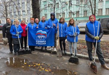 Сегодня в рамках партийного проекта Единой России «Городская среда» в Ворошиловском районе прошла экологическая акция «Чистый четверг»
