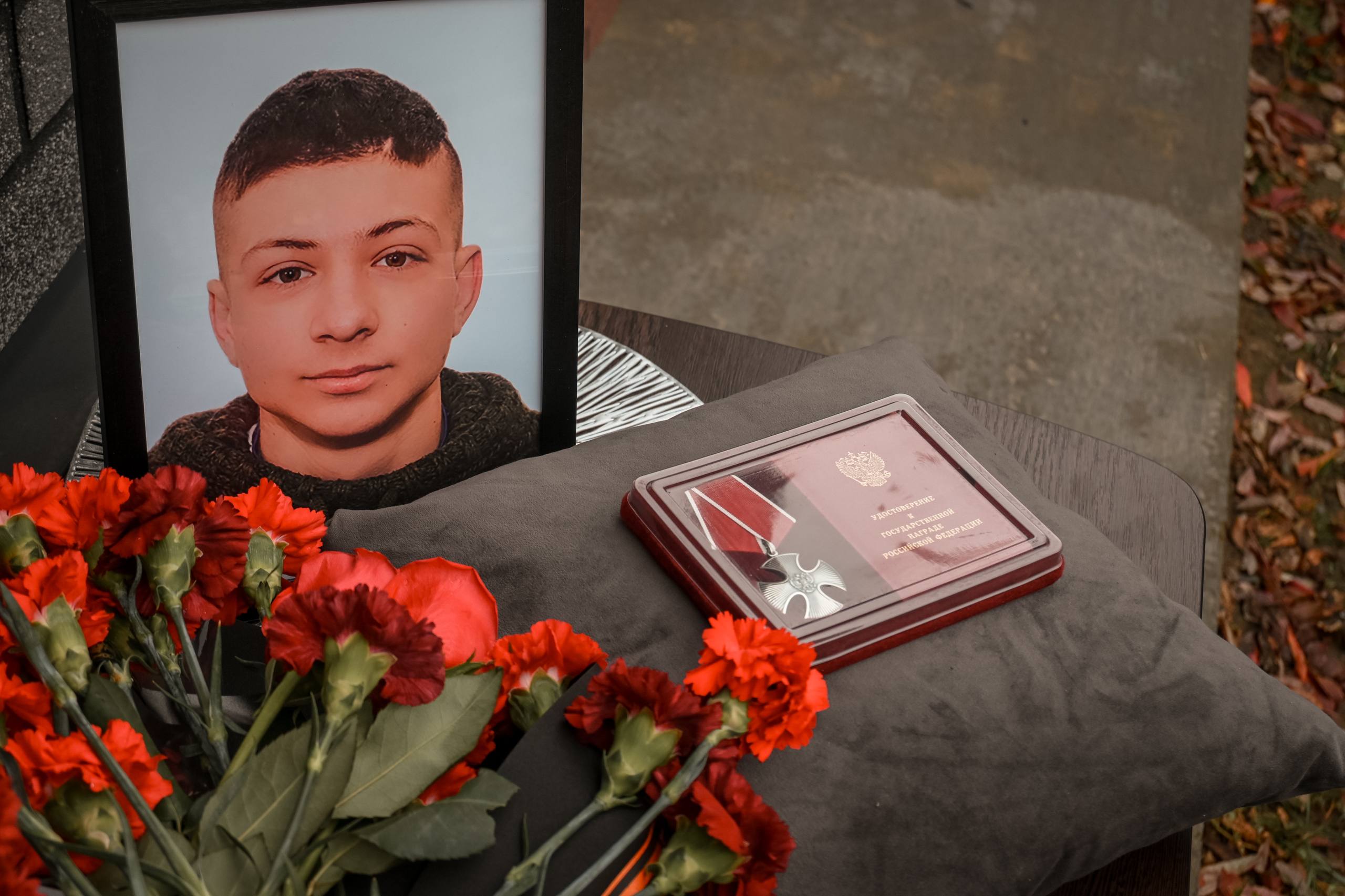 В Старобешево установили Звезду Героя Пефтиеву Георгию В Старобешево установили Звезду Героя Пефтиеву Георгию