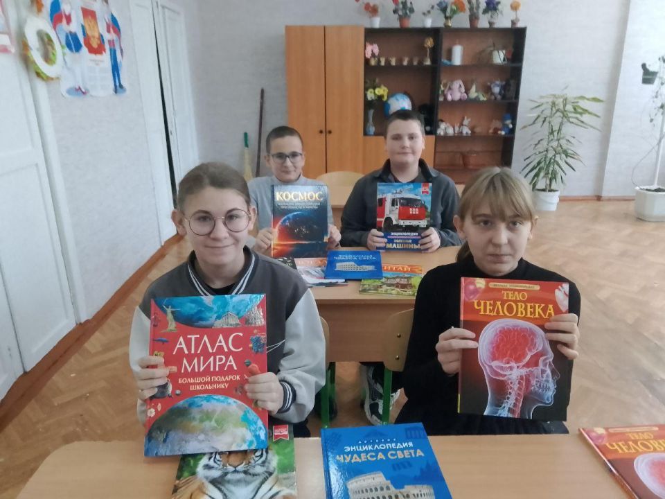 Красноселькупский район (ЯНАО) передал гуманитарную помощь для Дмитровской школы Волновахского округа Красноселькупский район (ЯНАО) передал гуманитарную помощь для Дмитровской школы Волновахского округа