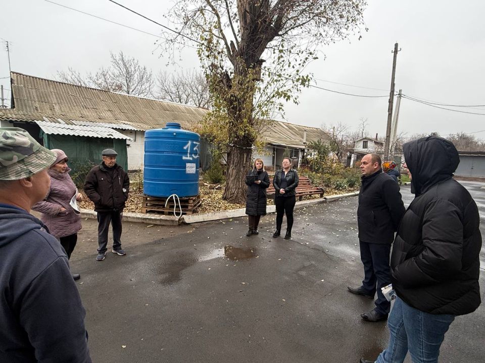 12 ноября, в рамках проекта «Управдом» ВПП «ЕДИНАЯ РОССИЯ», состоялась встреча с жителями улицы Горноспасательная г. Моспино 12 ноября, в рамках проекта «Управдом» ВПП «ЕДИНАЯ РОССИЯ», состоялась встреча с жителями улицы Горноспасательная г. Моспино