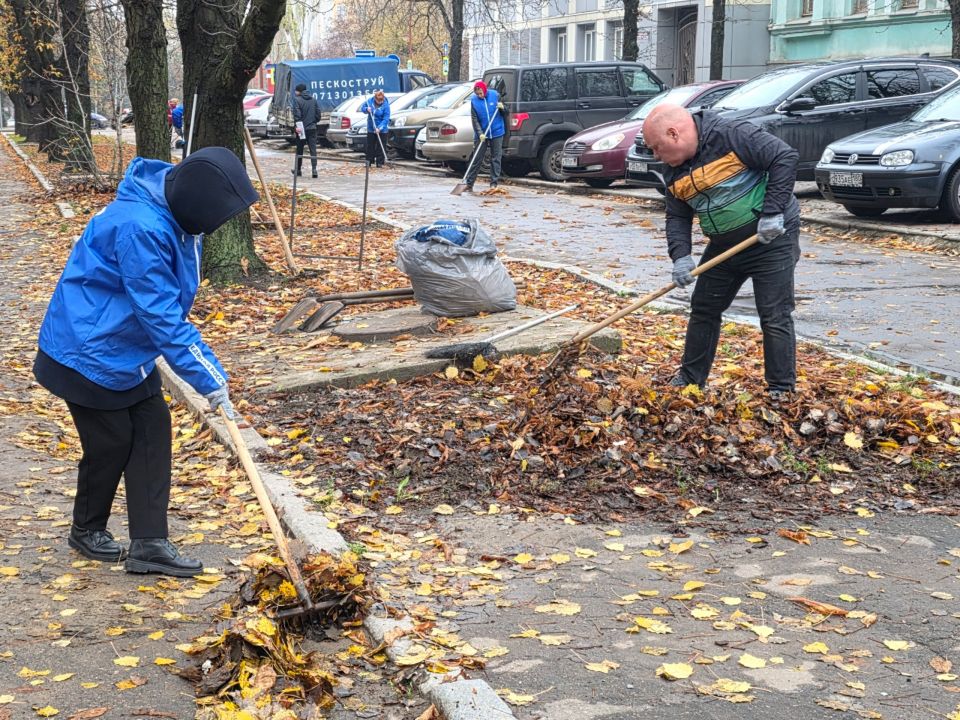 Сегодня в рамках партийного проекта Единой России «Городская среда» в Ворошиловском районе прошла экологическая акция «Чистый четверг» Сегодня в рамках партийного проекта Единой России «Городская среда» в Ворошиловском районе прошла экологическая акция «Чистый четверг»