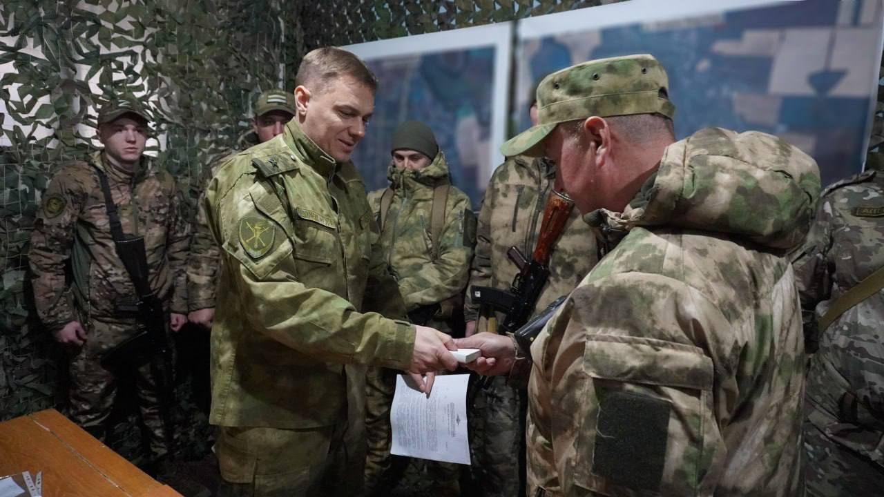 В ДНР наградили полицейских, работающих на освобожденных территориях В ДНР наградили полицейских, работающих на освобожденных территориях