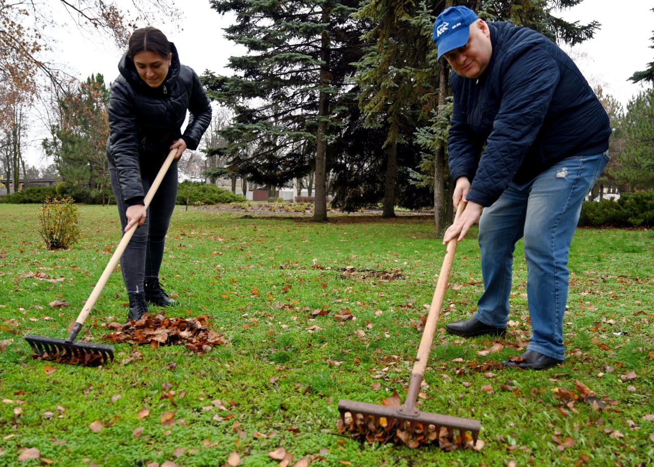 Иван Адамец: В Куйбышевском районе продолжается экологическая акция «Чистый четверг» в рамках проекта «Городская среда» партии «Единая Россия» Иван Адамец: В Куйбышевском районе продолжается экологическая акция «Чистый четверг» в рамках проекта «Городская среда» партии «Единая Россия»