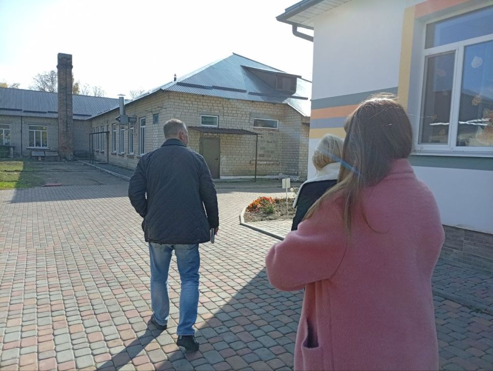 В рамках реализации поручения Главы Республики по поддержанию открытого диалога с жителями и трудовыми коллективами, заместитель главы администрации Олег Сидоренко посетил детский сад «Березка» с. Кировское В рамках реализации поручения Главы Республики по поддержанию открытого диалога с жителями и трудовыми коллективами, заместитель главы администрации Олег Сидоренко посетил детский сад «Березка» с. Кировское
