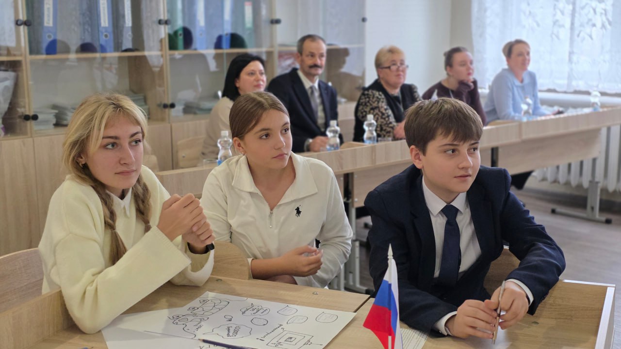 Заседание школьного дискуссионного клуба Заседание школьного дискуссионного клуба